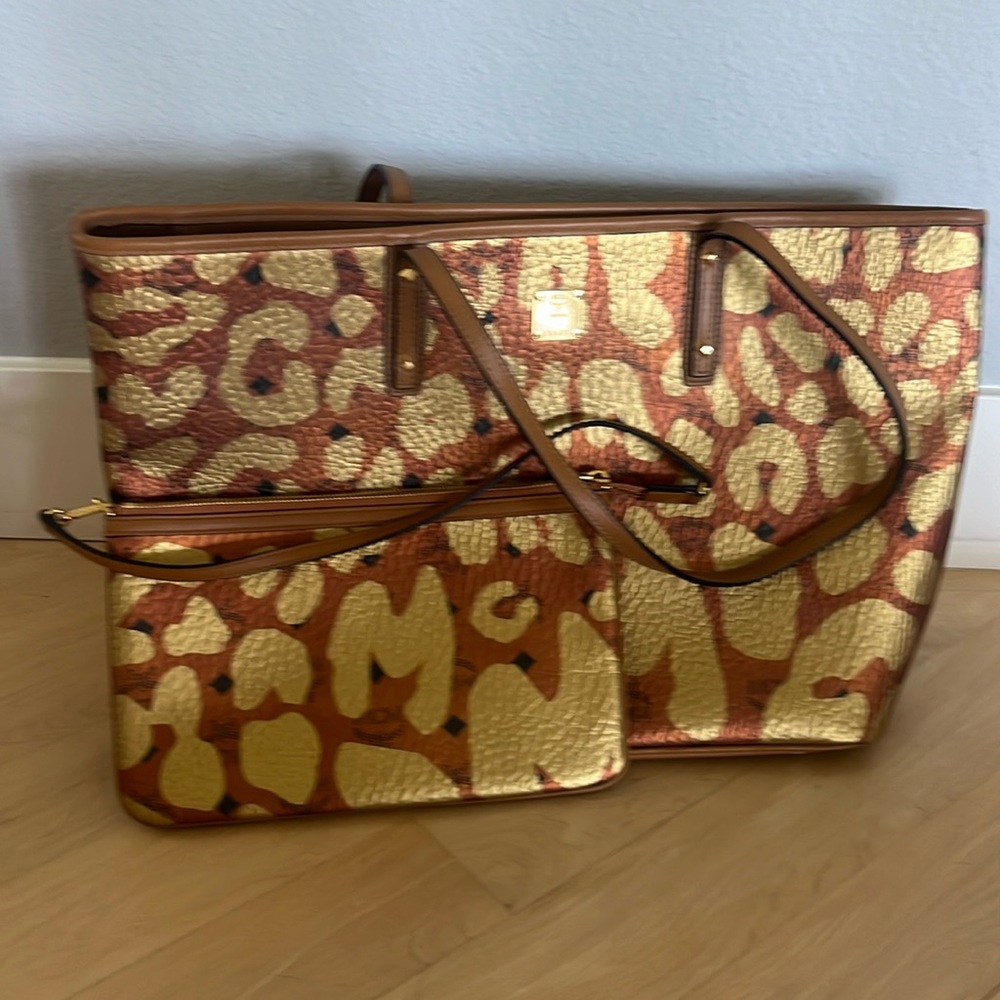 MCM Medium Tote Bag - rare Visteos Anya Leopard print